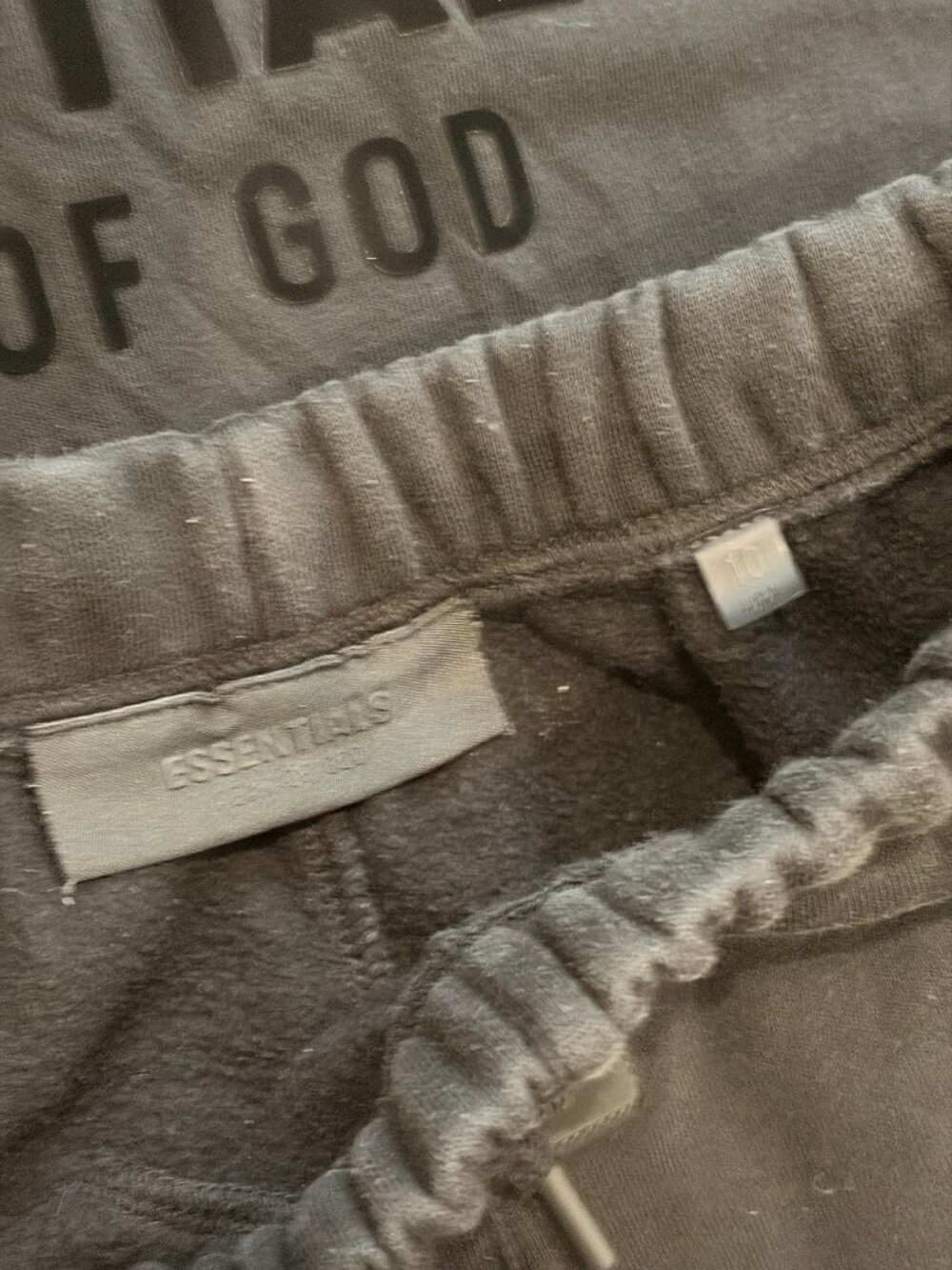 ESSENTIALS KIDS SWEATPANTS AND A T-SHIRT - Picture 4 of 6